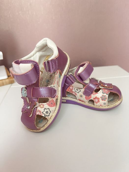 Продам сандалии детские