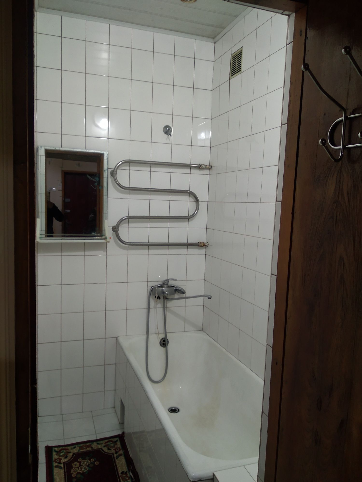 Oq tepada kvartira sotiladi
