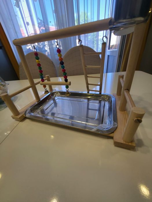 Хранилка за папагали и д-р животни