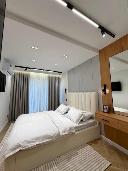 4 - комнатная квартира ЖК Комолон , метро Милий бог , Дружба народов