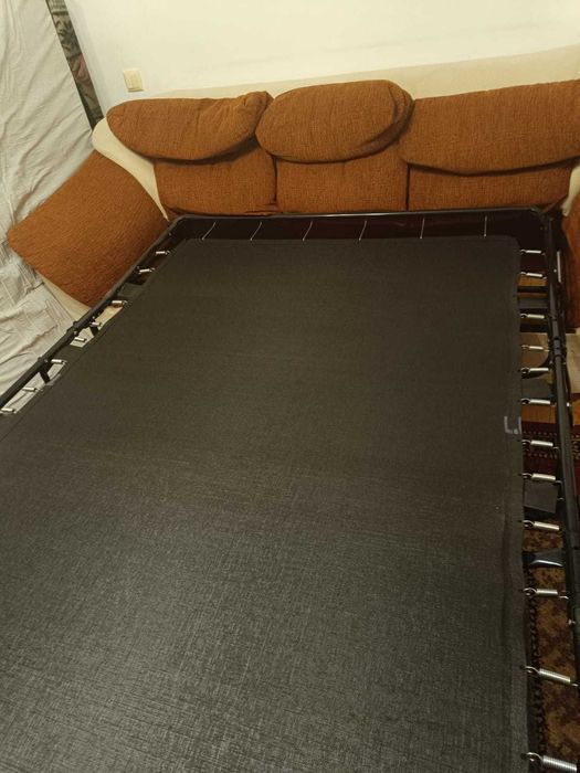 Vand canapea extensibila, foarte comoda si de buna calitate!