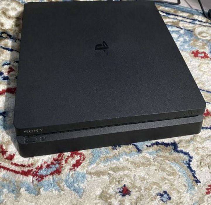 Продам пс4 слим 1тб с играми