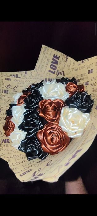 Продам розы из атласных лент