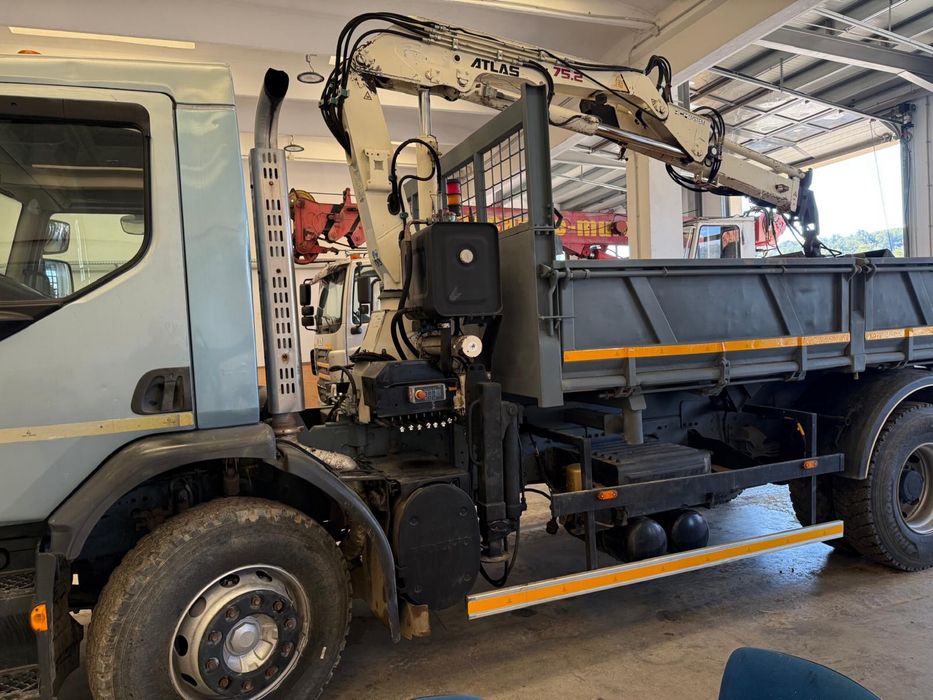 Volvo autobasculanta cu macara, cupa,rotitor si carlig