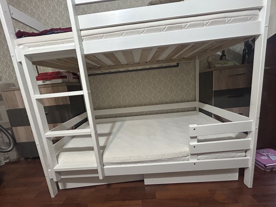 Двухярусная кровать