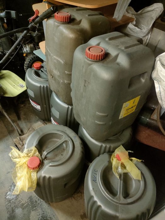 Продам пятидесяти литровые канистры