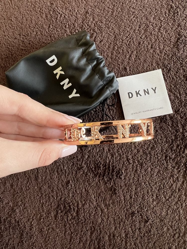 Гривна DKNY с кристали Сваровски