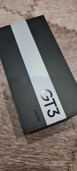 ; Realme GT3 240W 1T