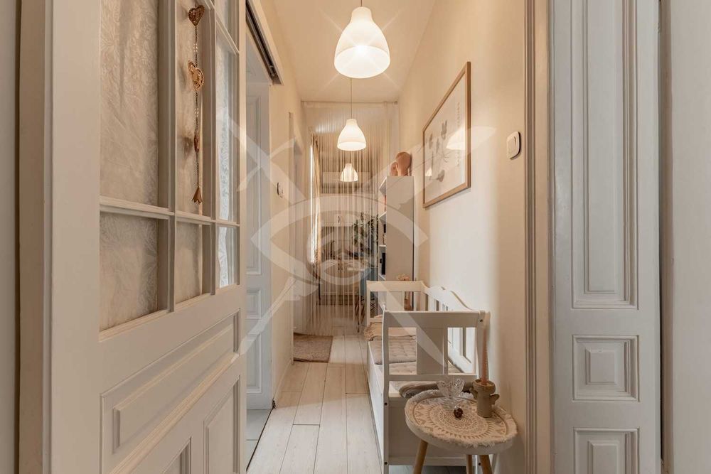 Продава се Тристаен апартамент в София, Център - 88 кв.м за 3012 €/кв.м - Снимка #2