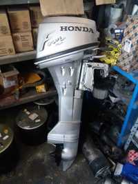 Продавам извънбордов двигател HONDA 8HP BF-8, внос от Италия