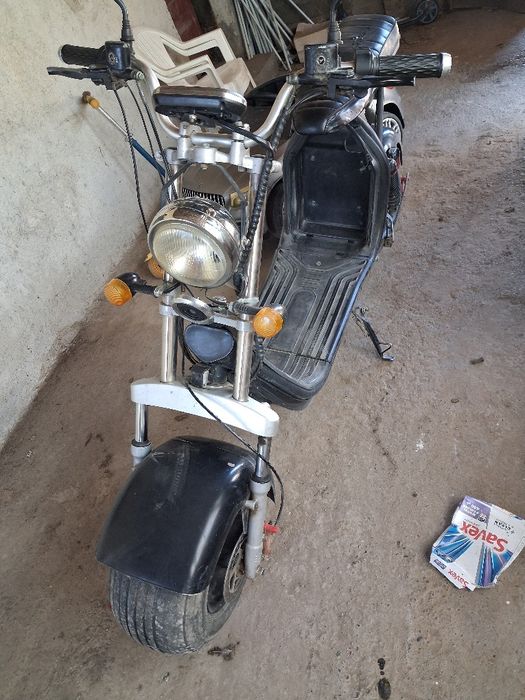 Vând scuter electric motor 1500w km/h 50,negociabil