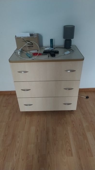 Comoda noptiera cu sertare