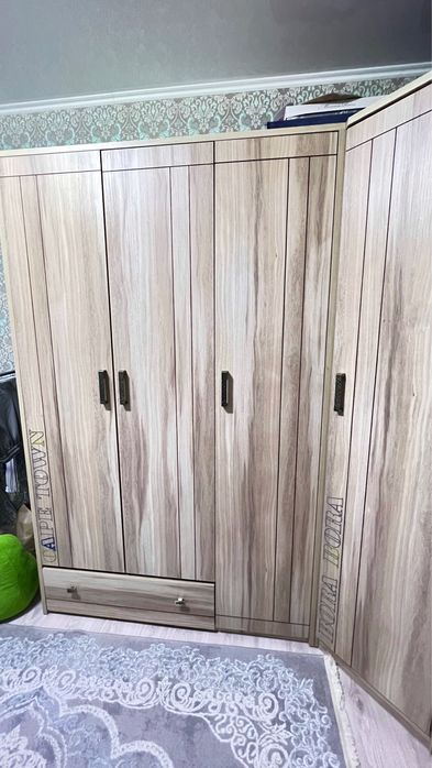 Продам угловой шкаф