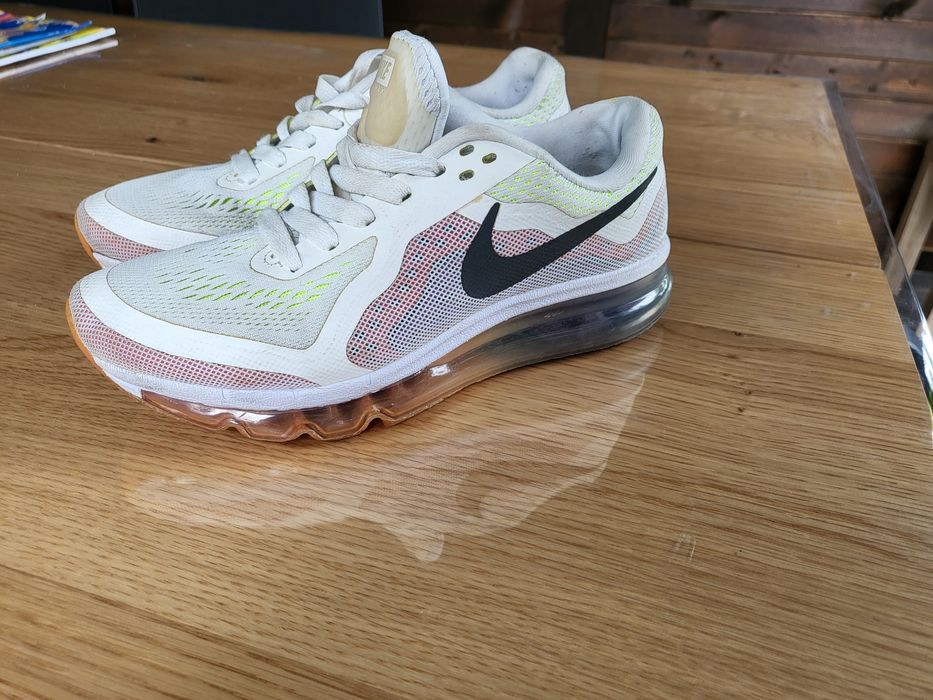 Маратонки Nike и Adidas