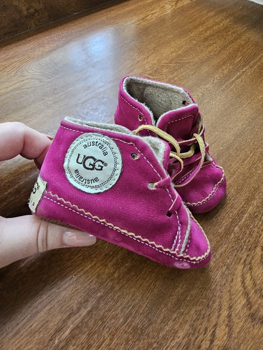 Обувь уги оригинал  для новорожденного