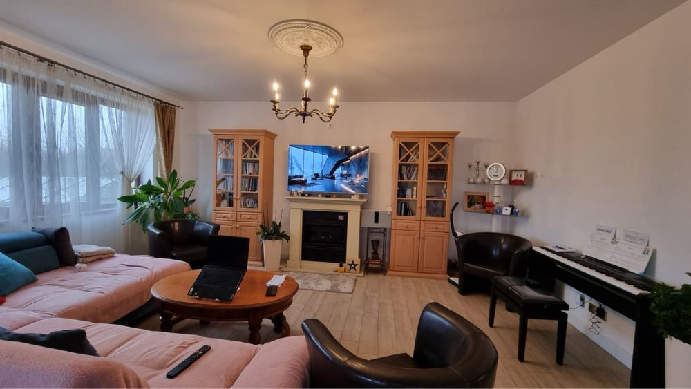 Casă , Vilă in zona Rezidentială