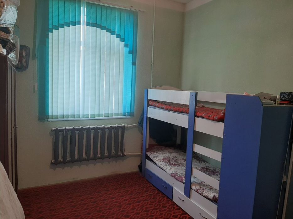 Семье или СТУДЕНТАМ
Сдаётся коттедж 
6 соток 
4 комнат 
2 санузла 
Ор: