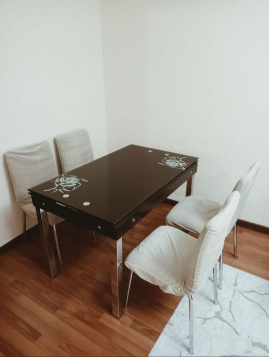 Стол со стульями