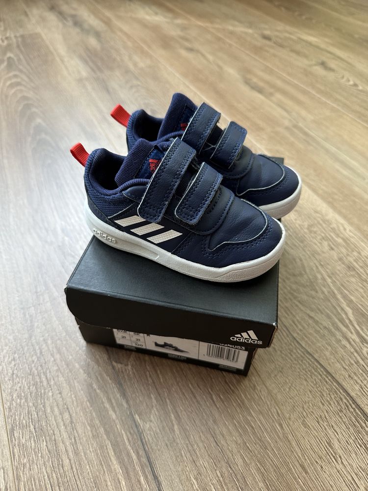 Маратонки adidas 21,5