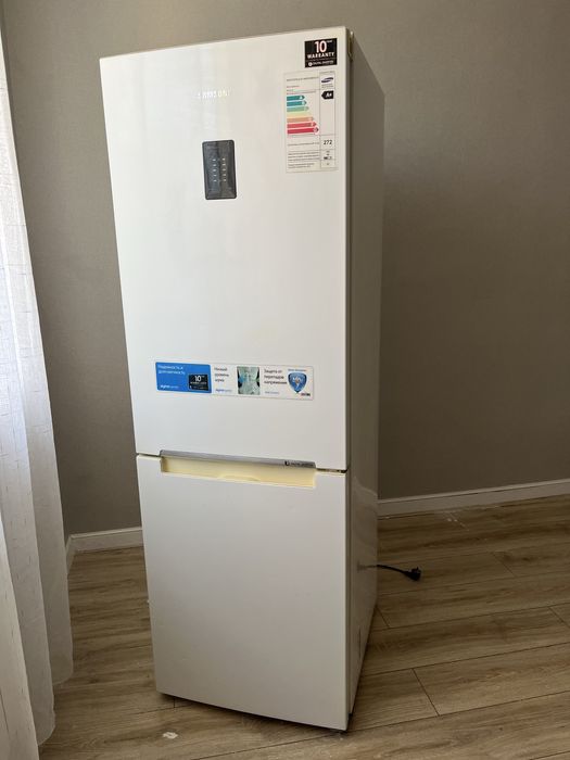 Холодильник Samsung