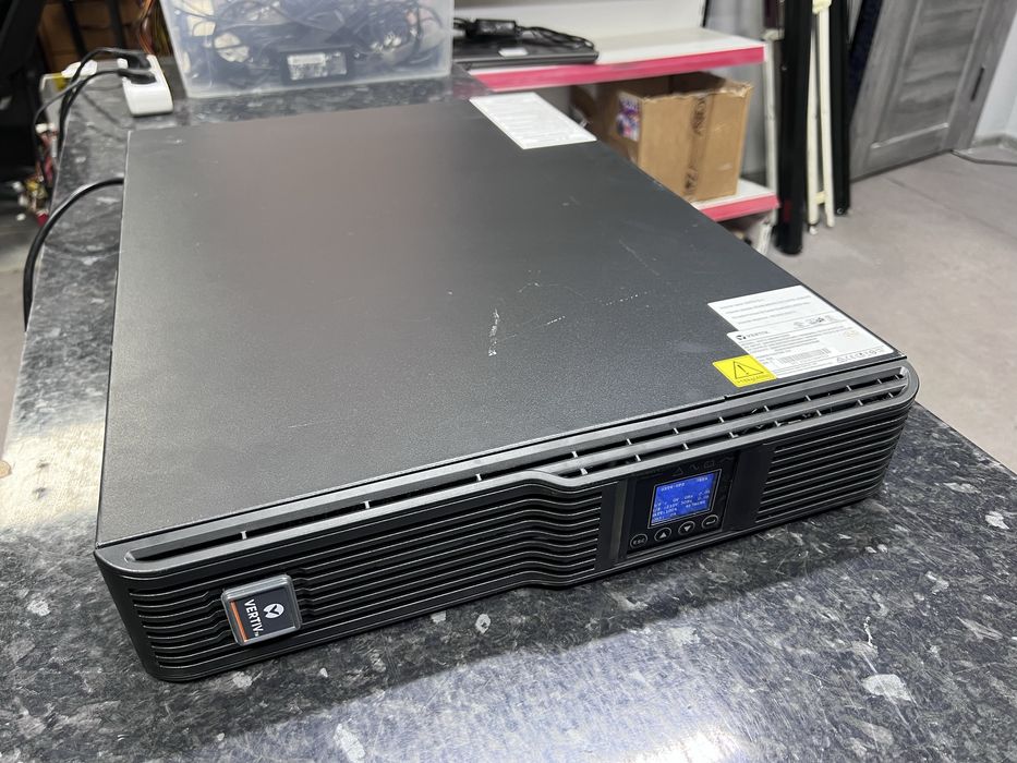 Продам ИБП 3000 ВА Vertiv