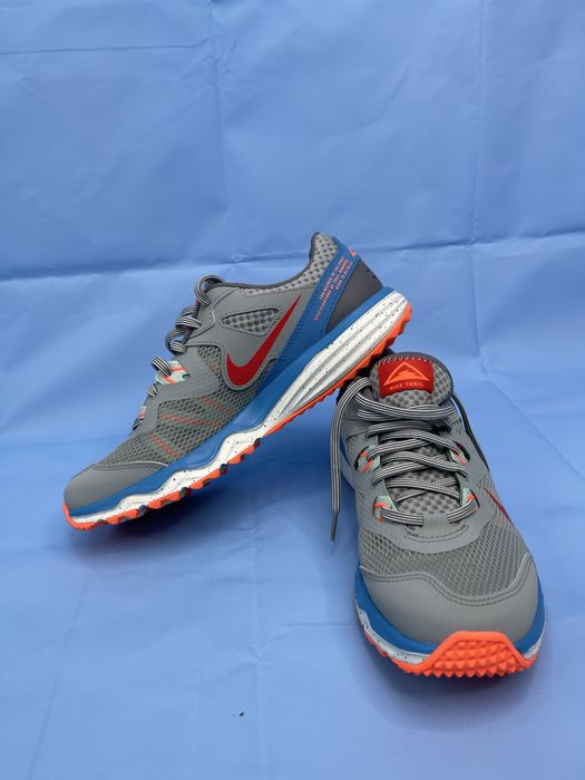 Маратонки Nike.