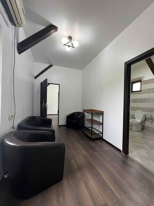 Casă de vânzare cu parcare pavată