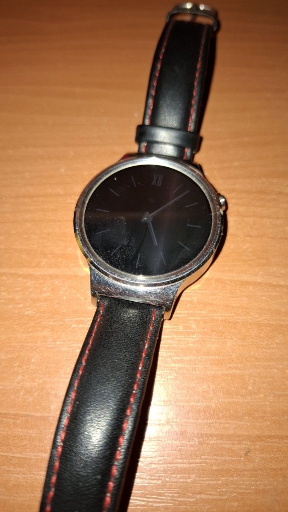 Vând smartwatch Huawei W1 stare buna curele aproape noi