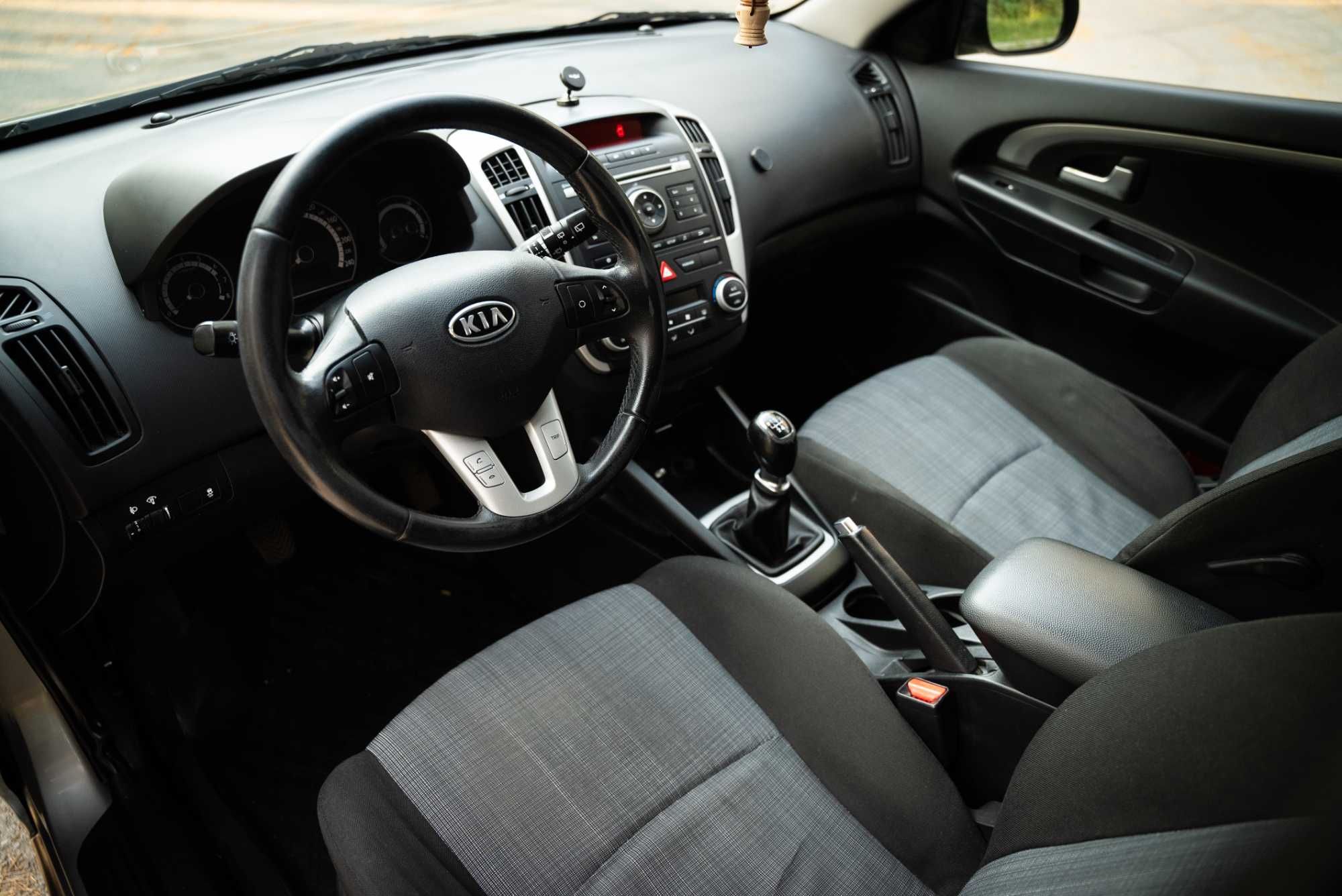 Kia Ceed комби 2010 1.4i 90hp facelift