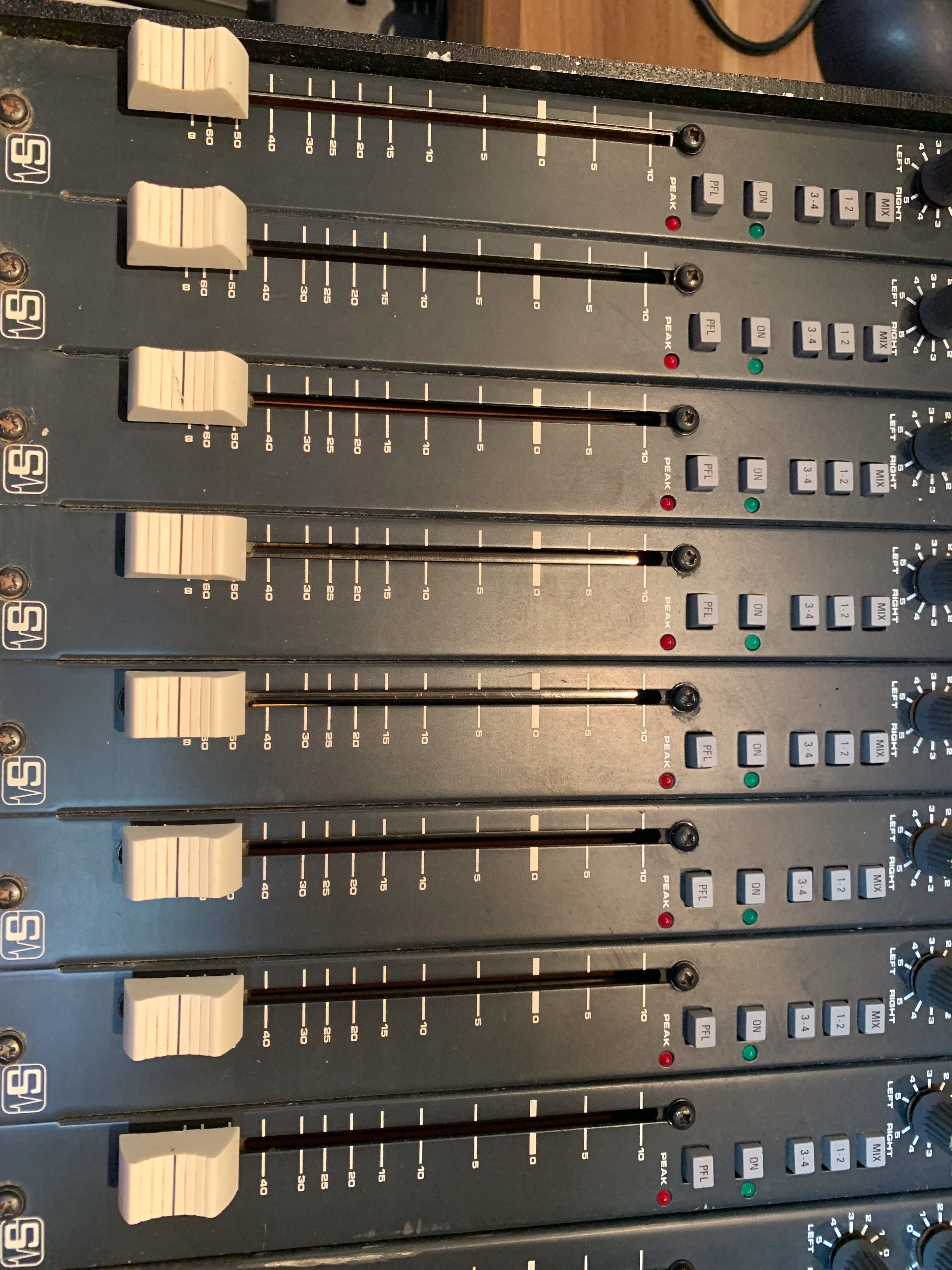 mixer soundcraft 200b