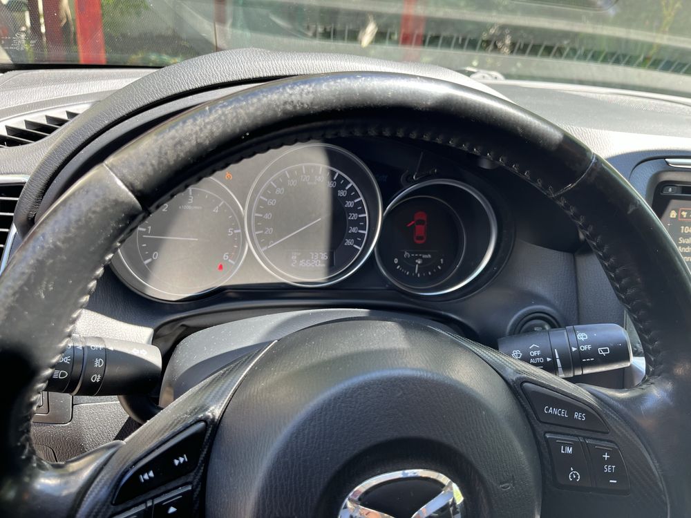 Продавам автомобил MazdaCX5