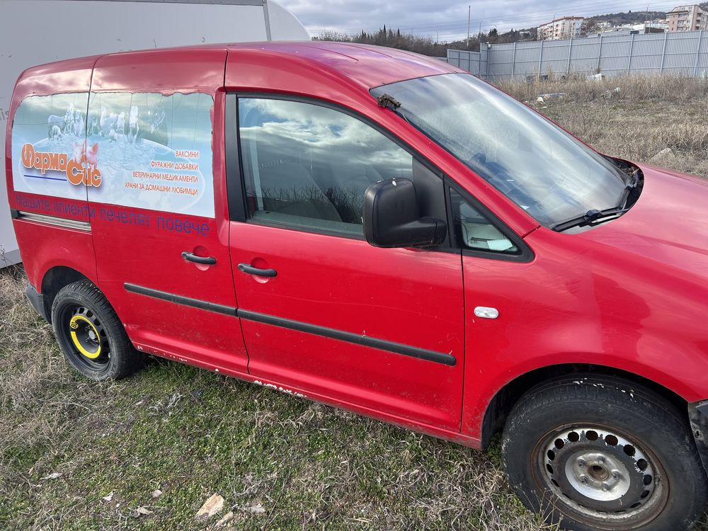 Продавам vw caddy на части 2,0 ecofuel