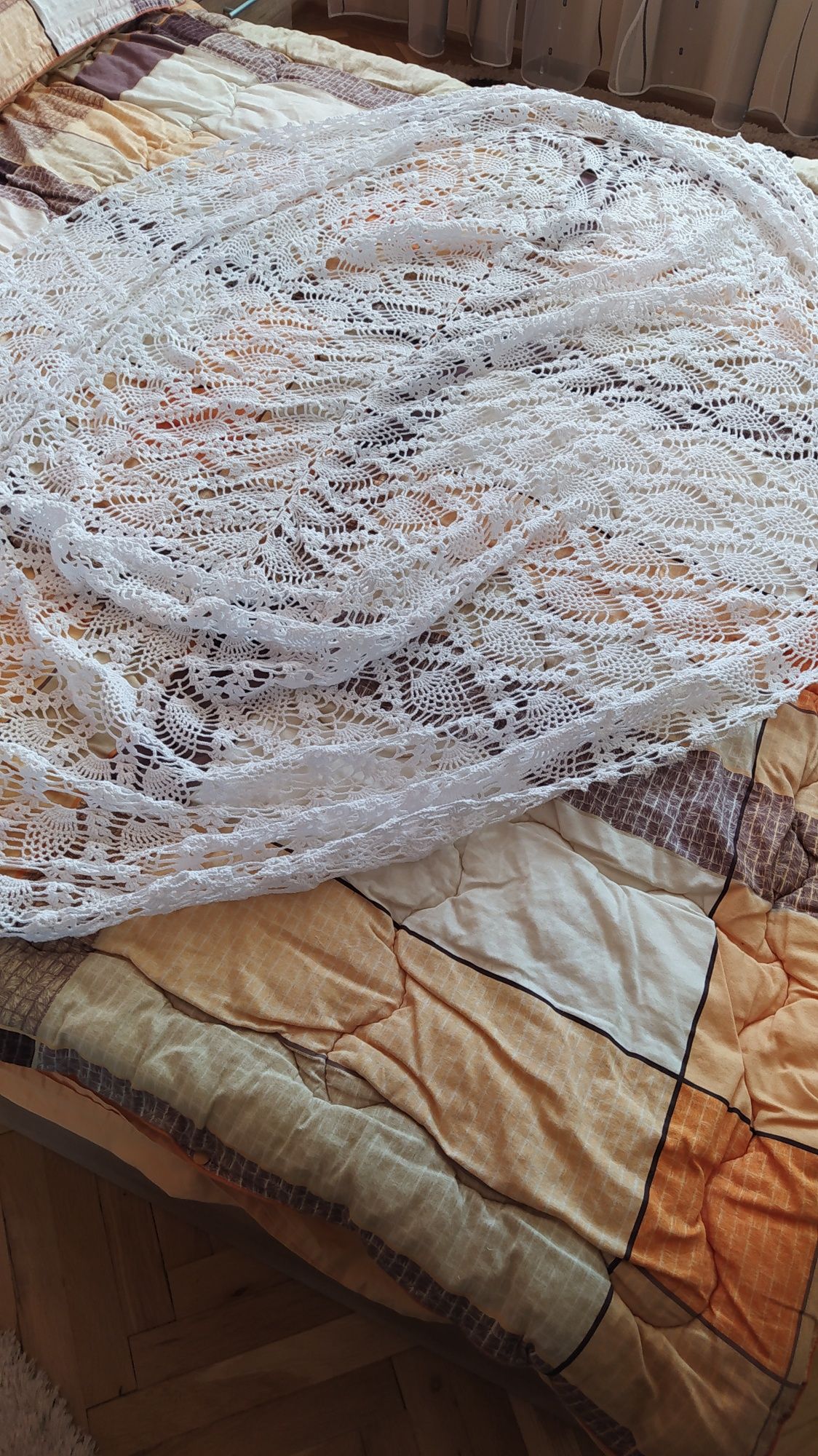 Ръчно плетена покривка