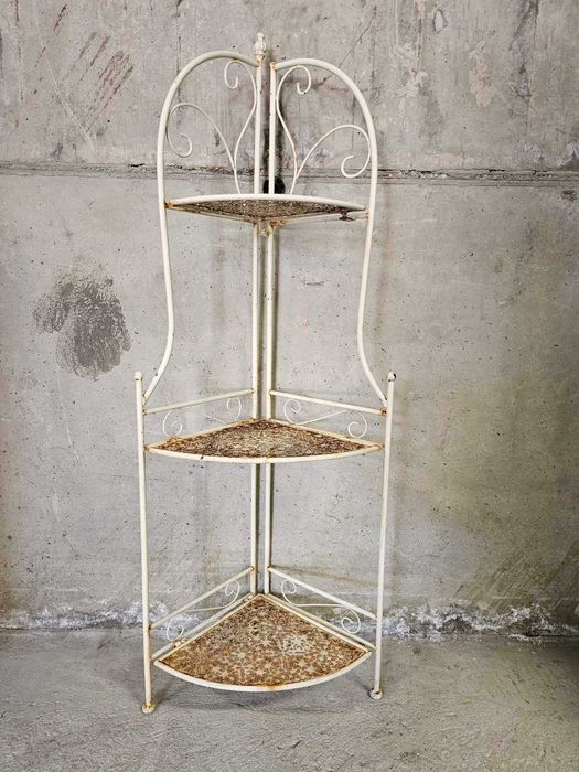 Ретро етажерка за ъгъл