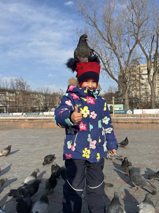 Зимняя куртка с комбинезоном на девочку (110см) 4-5 лет