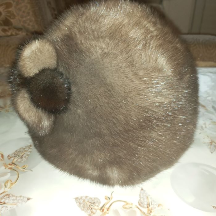 Женская, норковая шапка в отличном состоянии