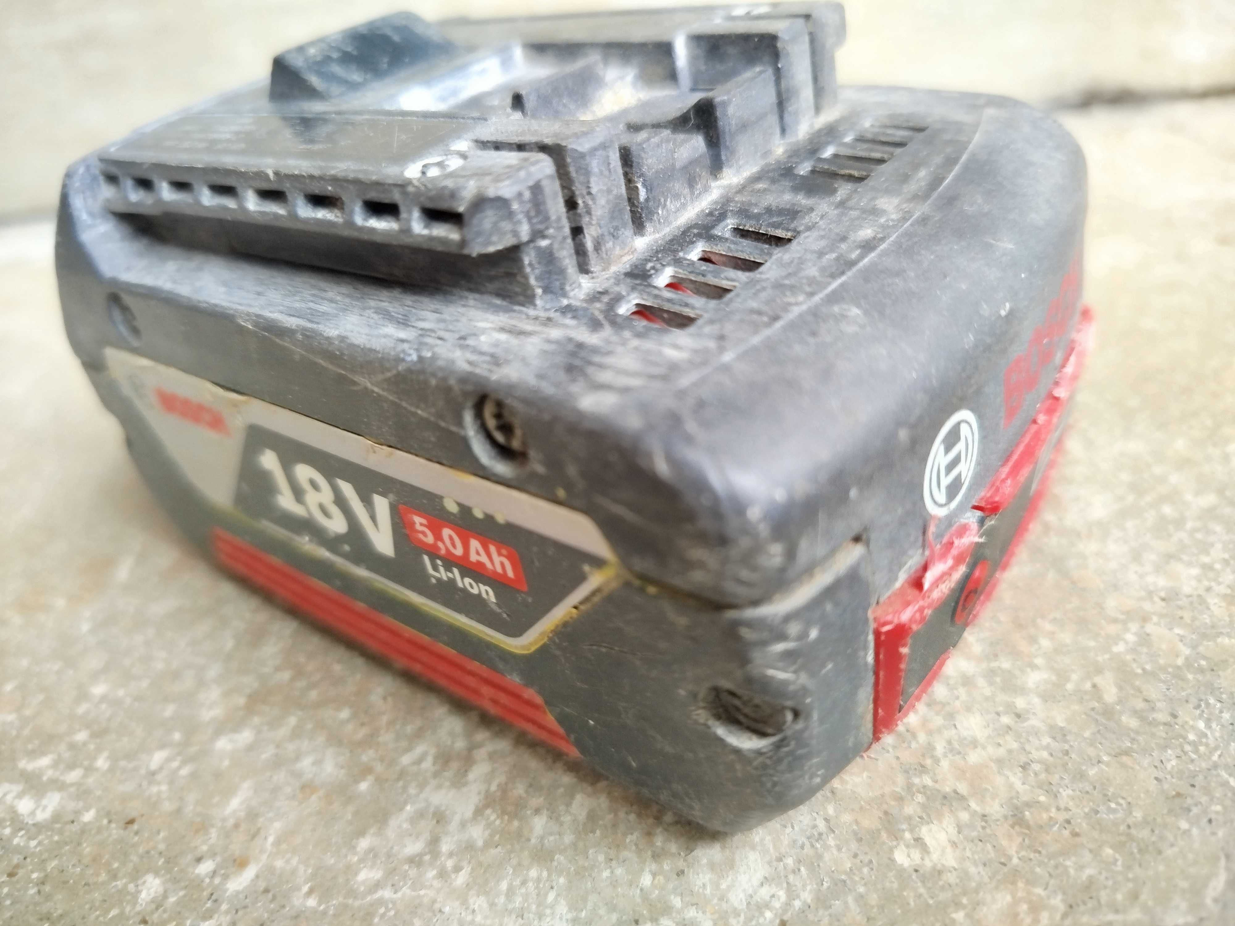 Батерия BOSCH и MAKITA волта 5 и 3 ампера -за ремонт