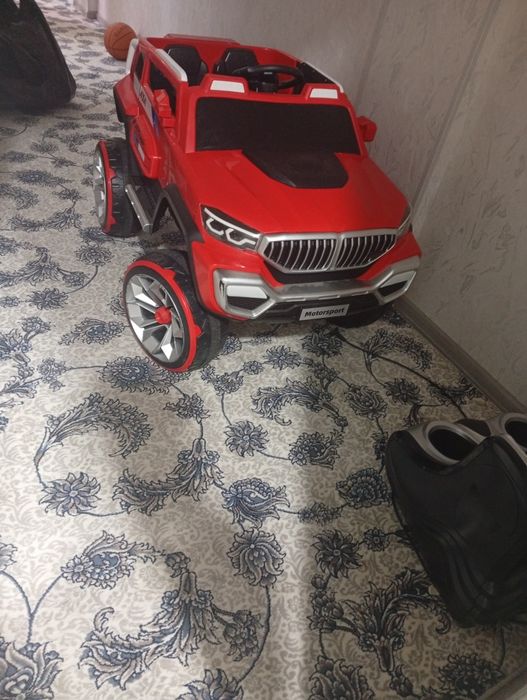 Qizil Elektro moshina