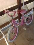 Bicicleta fetite cu roti ajutatoare