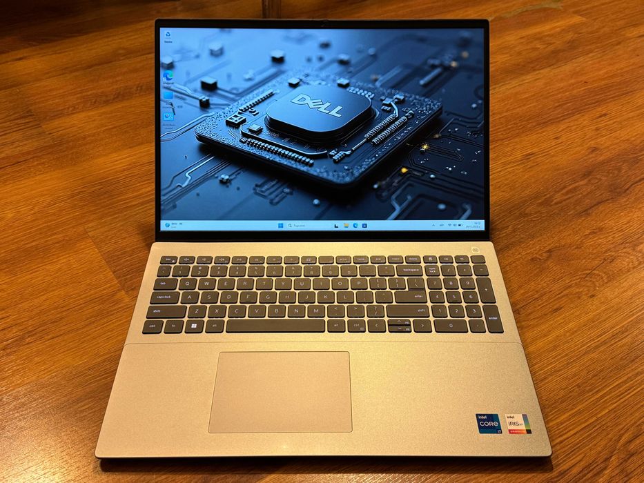 НОВ 16' WUXGA i7-1260p DELL Vostro 5620 16GB DDR4/512GB NVMe/Бат 8ч