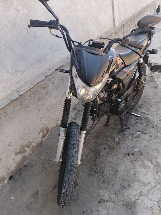 Moto skuter sotiladi 125 kub cc  2000 probek 50 kub dakument qlingan