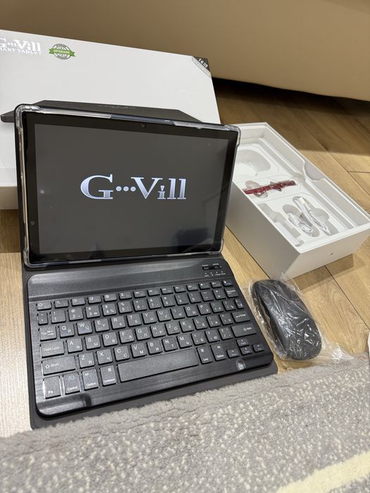 Новый планшет в упаковке. В комплекте дополнительные аксессуары