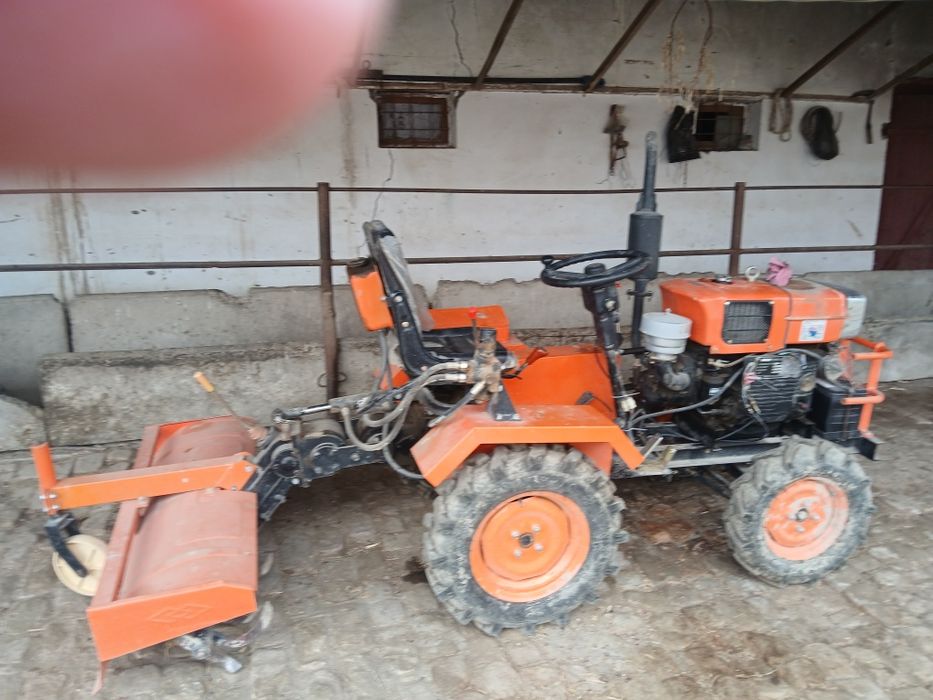 Yangi ishga tayyor Traktor 1105 xitoy 2 korpulsli plugi bilan