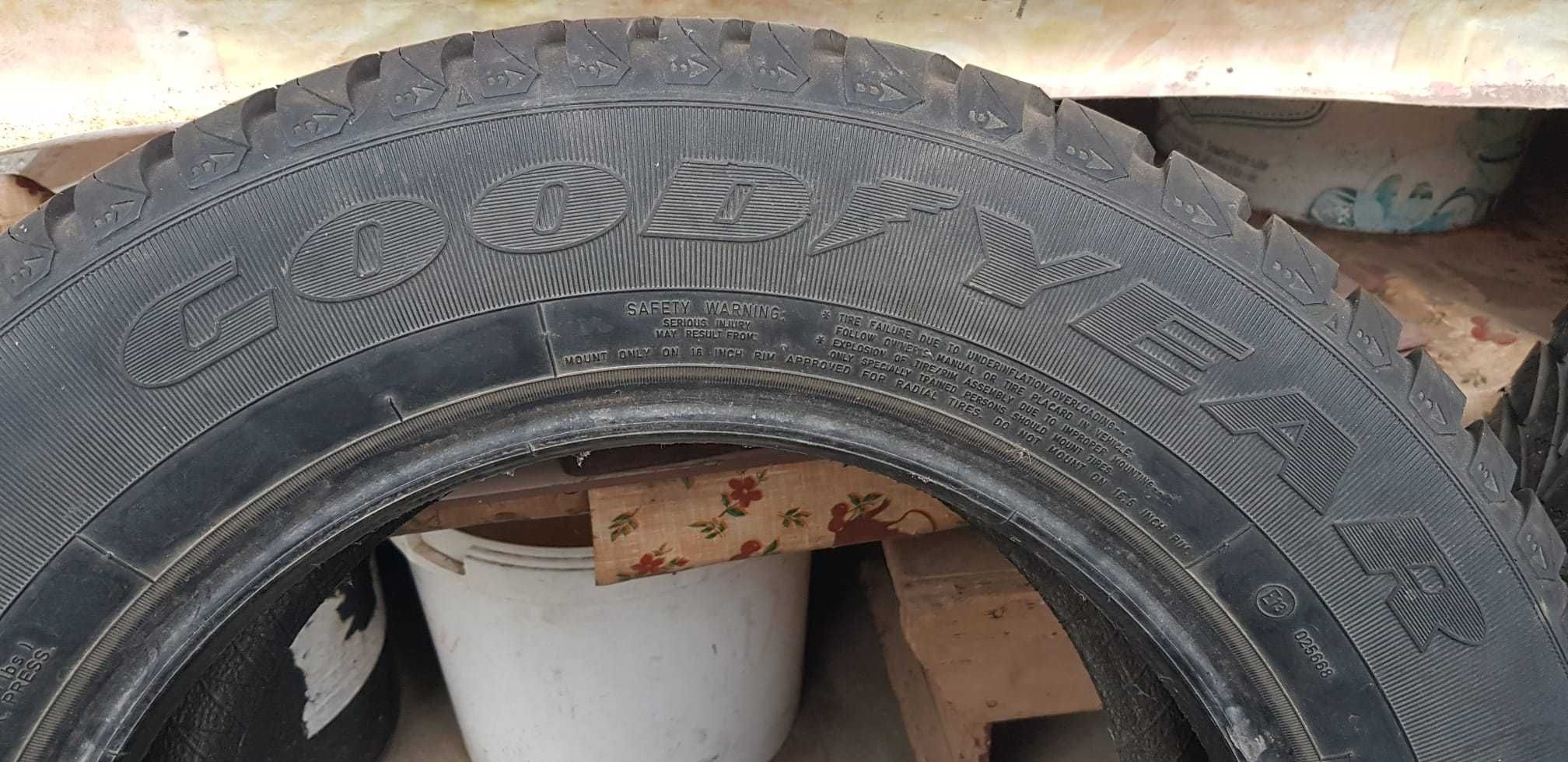 Anvelope Iarna Goodyear 235/60/R16 SH rulate foarte putin