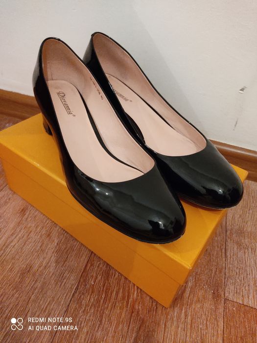 Женские лакированные туфли