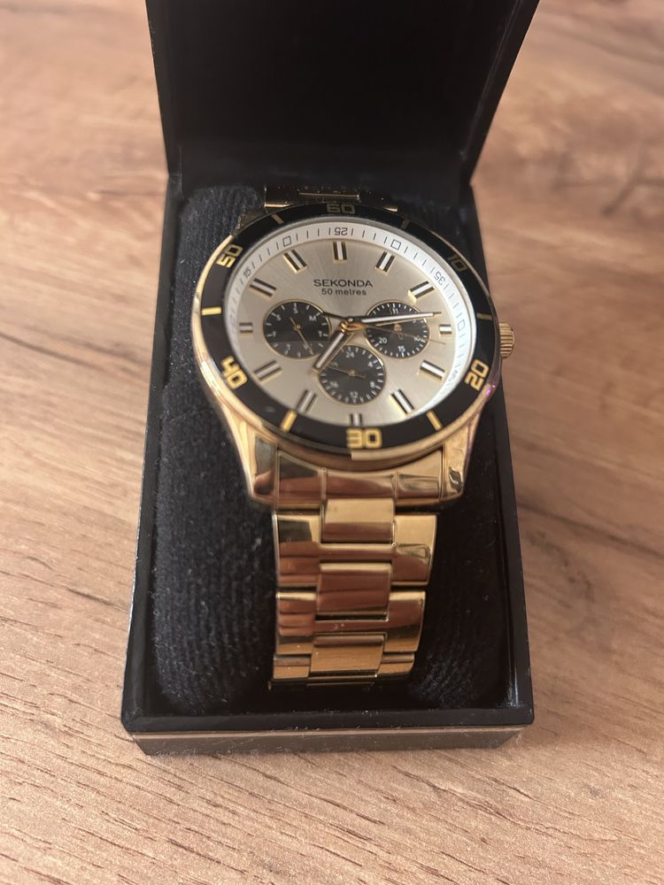 Продавам мъжки часовник Sekonda !