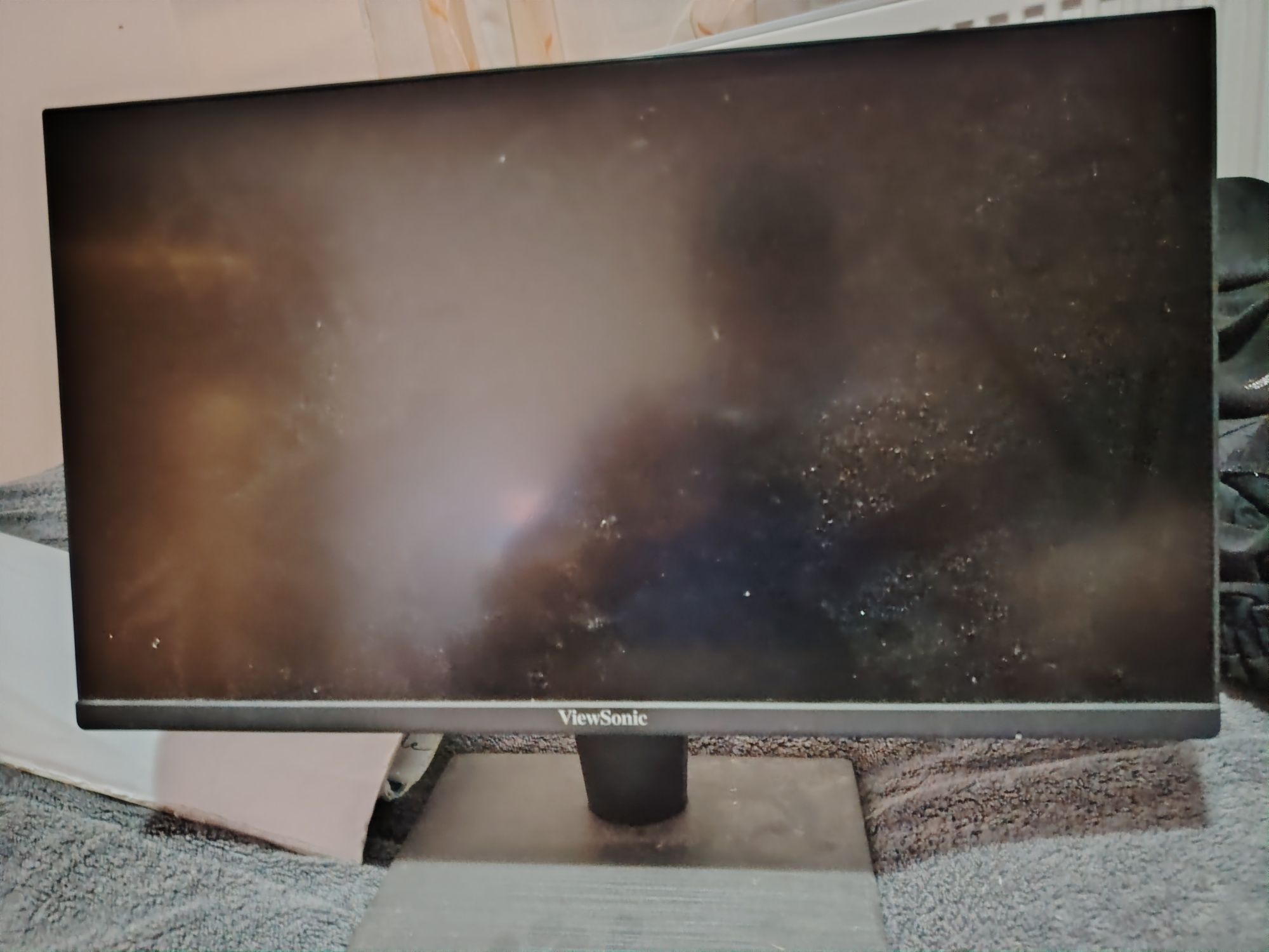 Vând monitor Viewsonic puțin folosit ca nou accept orice întrebare