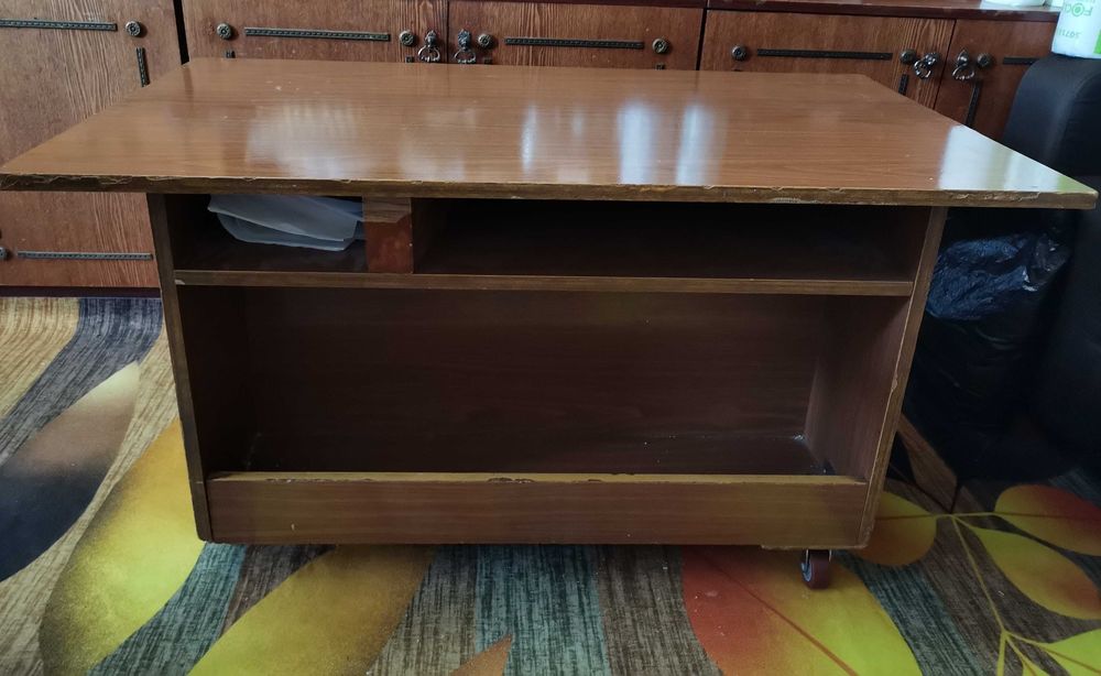 Стол стол писменный,журнальный