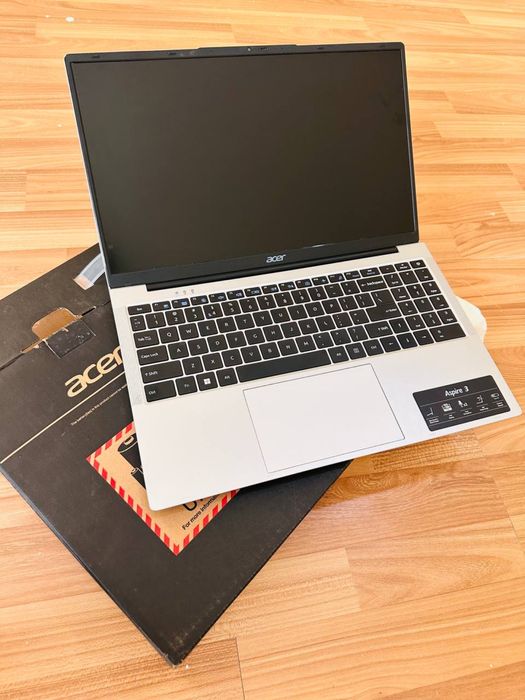 Acer noutbuk 3kun ishlagan yangi turibdi