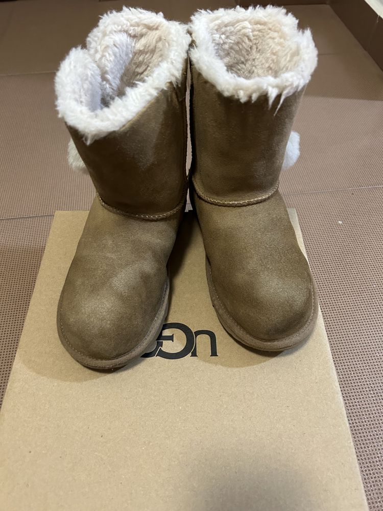 Cizme/ghete UGG marimea 36, model Irina Star Charm